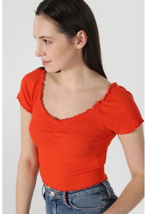 Tricou crop slim fit roșu cu mâneci scurte și decolteu pătrat COLINS