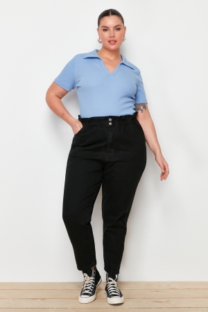Blugi dama Trendyol negri pentru un look modern