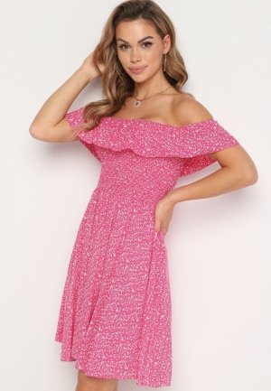 Rochie Fucsia cu Umeri Decupați și Volane